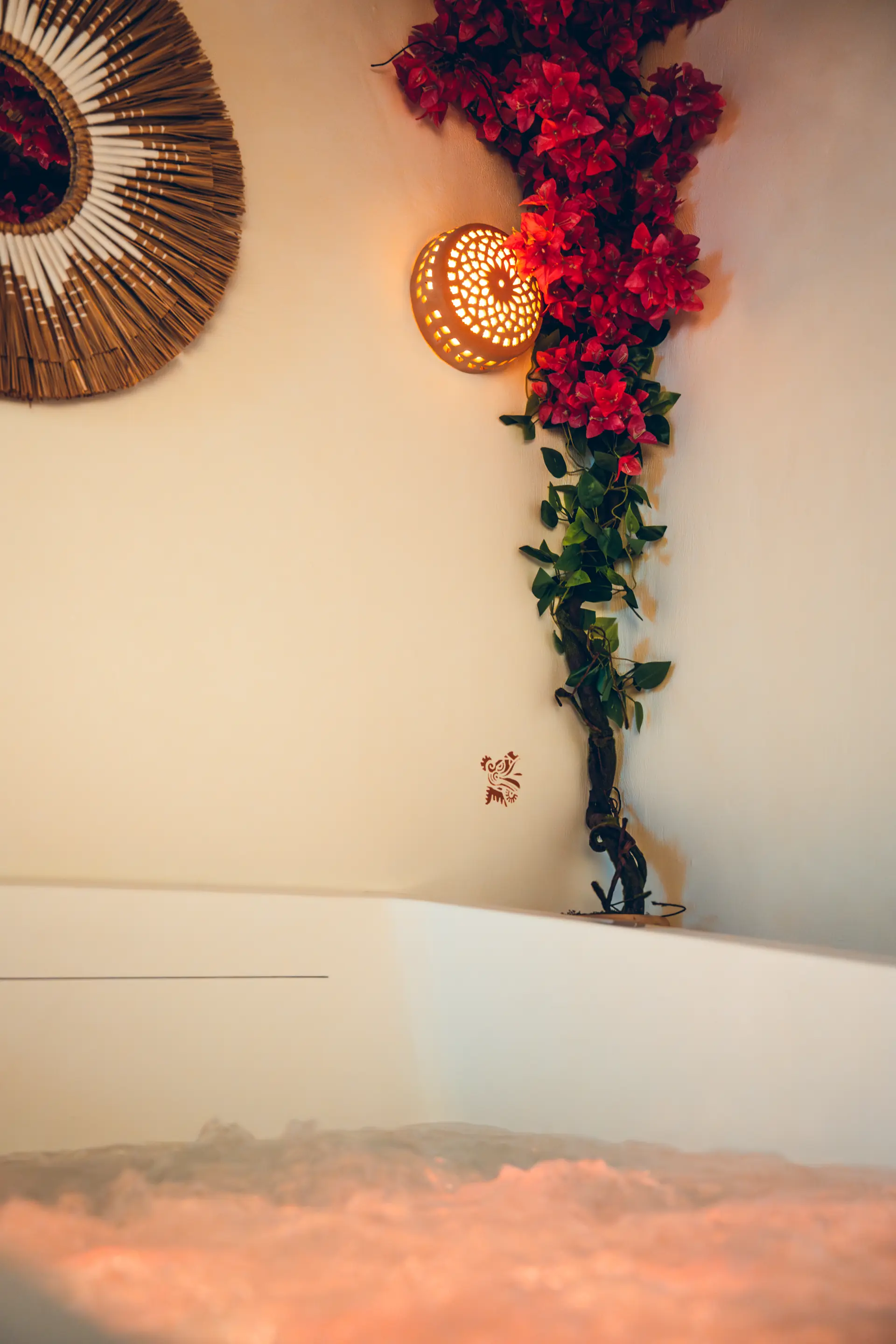 Bain floral du spa privatif Pauze Expériences à Toulouse